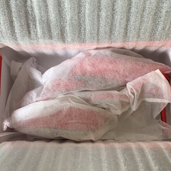 Red pumps - Picture 5 of 6